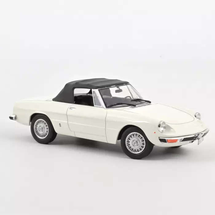 Alfa Romeo 2000 Spider 1978 White 1:18, DIECAST CAR, COLLECTABLE CAR.
