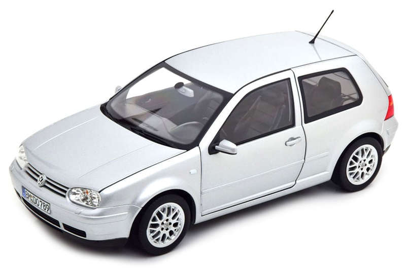 VW GOLF GTI SILVER 1998 1/18, DIECAST CAR, COLLECTABLE CAR.