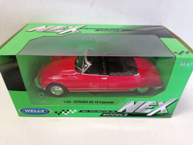 CITROEN DS CABRIOLET RED  1/24 DIECAST, DIECAST CAR, COLLECTABLE CAR.