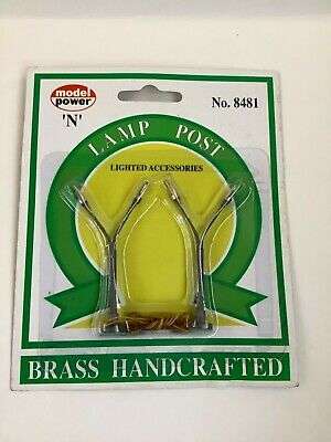N SCALE DUAL HIGHWAY LAMP, PLASTIC SCALE MODEL,MODEL TRAIN ACCESSORIE
