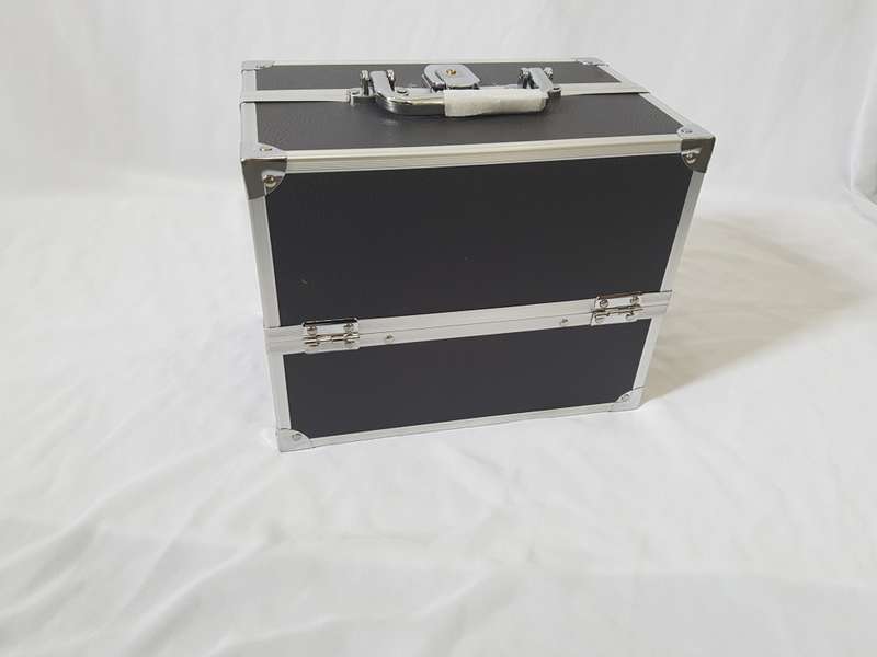Vanity Case Black L1