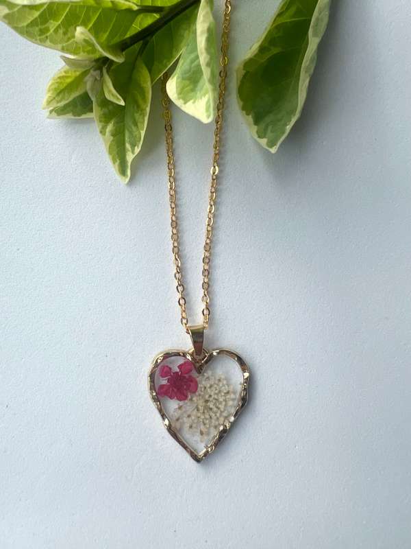 Fynbos Blast Dainty Gold Heart Shape Resin Jewellery