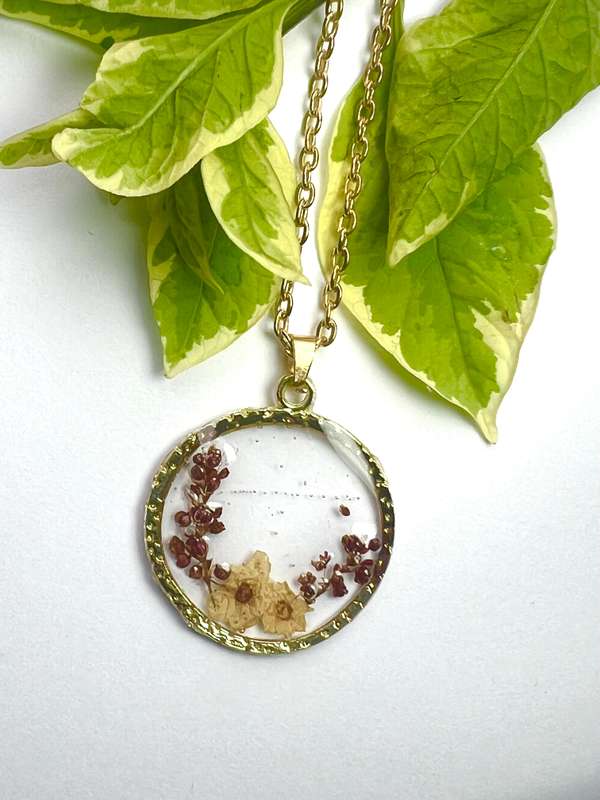 Red Lace Fynbos and white tiny flower Round Resin Jewellery