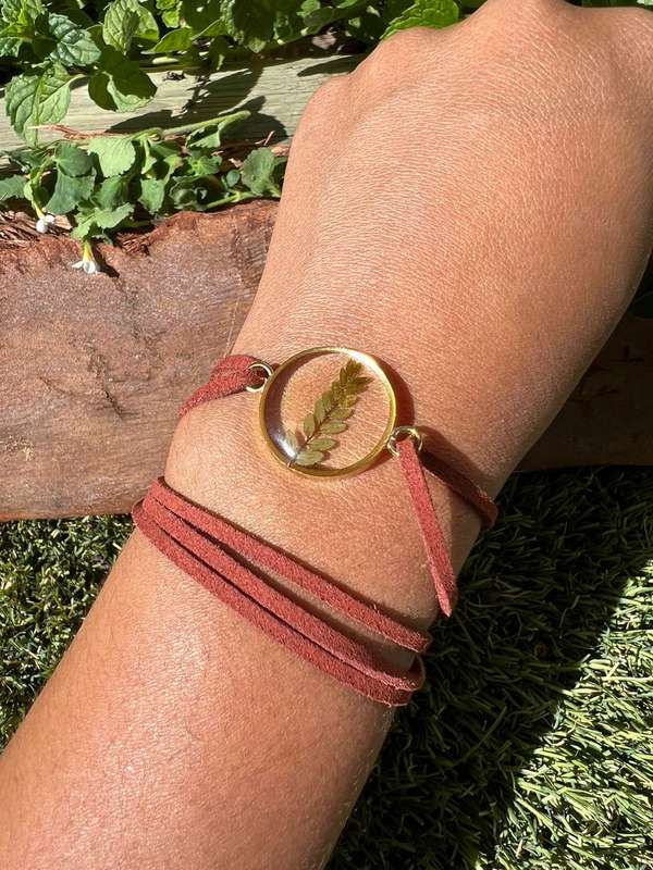 Round Fynbos Resin Bracelet with natural flowers