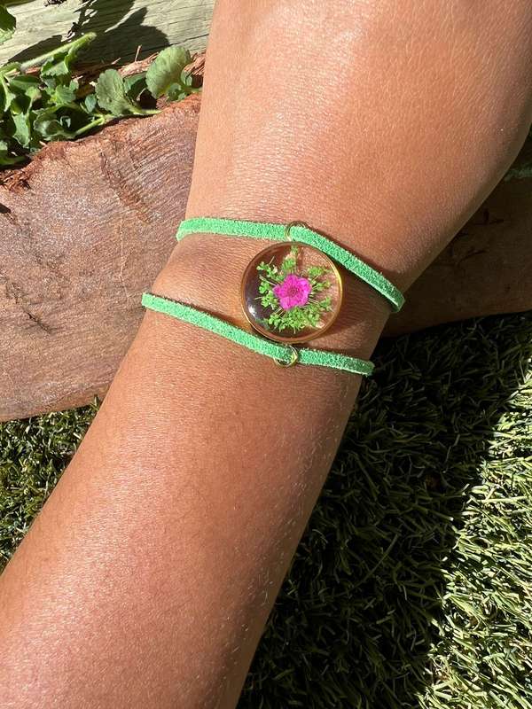 Round Fynbos Resin Bracelet with natural flowers
