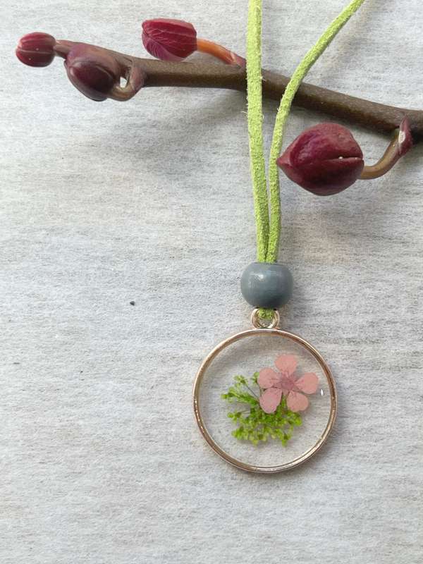 Green Fynbos Blast and pink flower Round Resin Jewellery