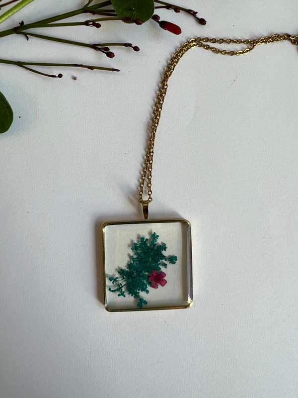 Dark blue fynbos blast and pink Fynbos blast resin square shape with natural flowers