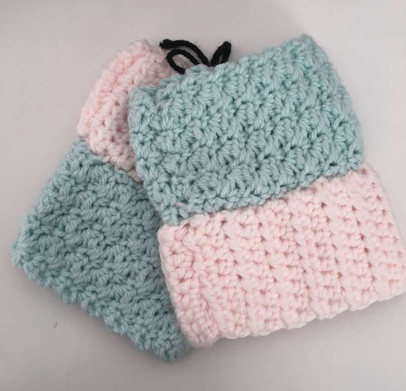 Hand knitted beanie with pony tale hole and boot cuffs