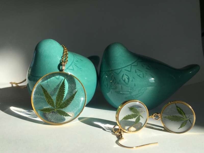 Petite Cannabis Leaf Resin Pieces