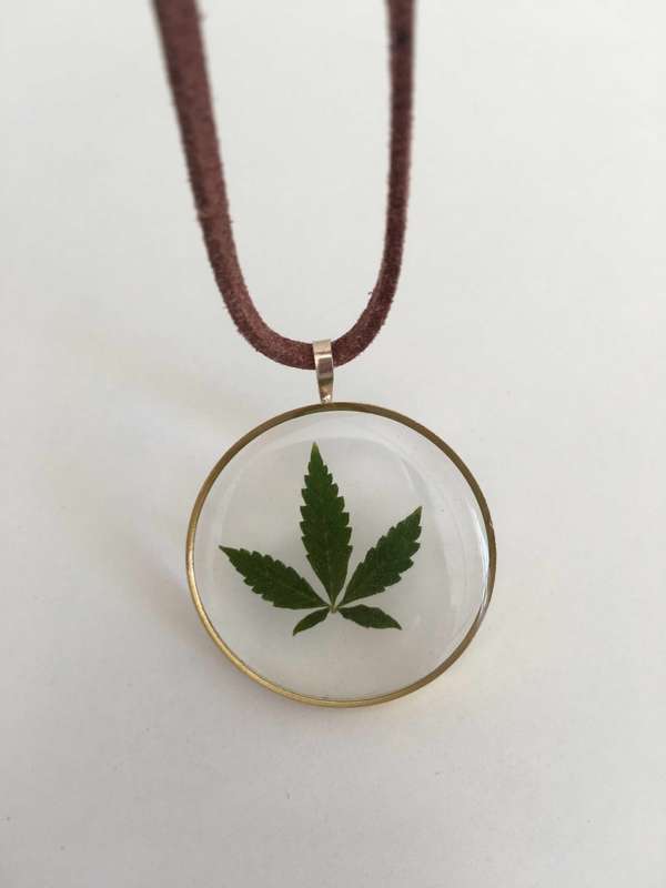 Petite Cannabis Leaf Resin Pieces