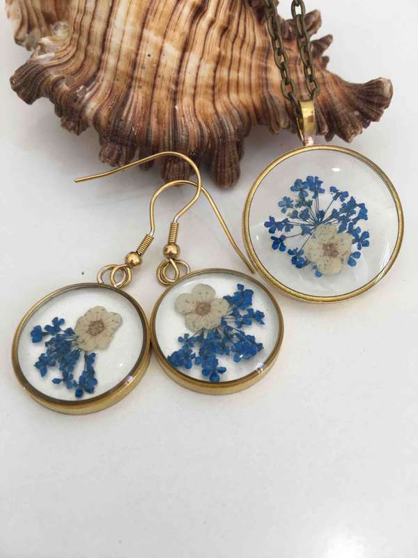 Blue Fynbos Blast& tiny white round Resin Jewellery