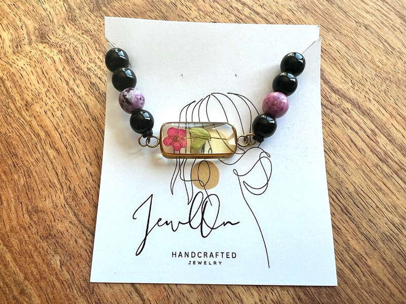 Fynbos Resin Bracelet with Natural Flowers and Beads