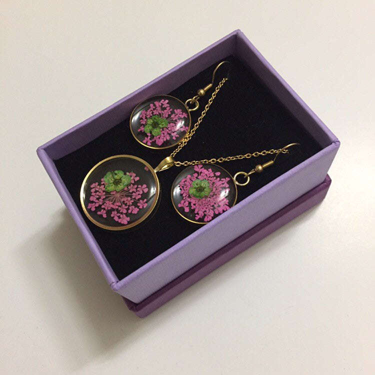 Pink Fynbos Blast and green flower Round Resin Jewellery