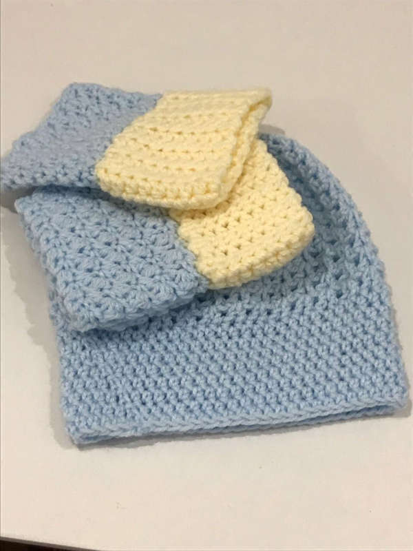 Hand knitted beanie with pony tale hole and boot cuffs