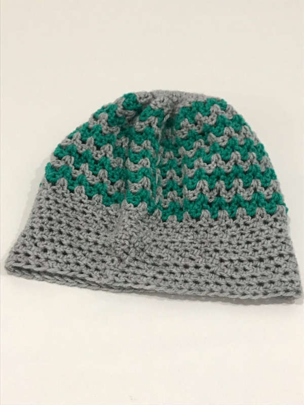 Hand knitted beanie with pony tale hole