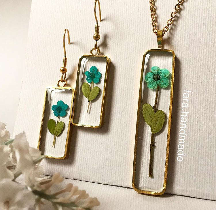 Real Single Flower in Rectangle Resin Jewellery