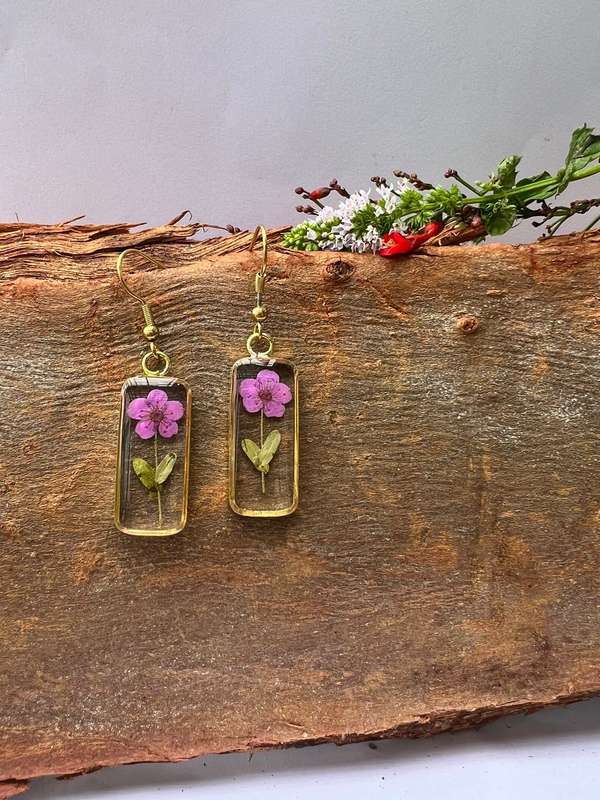 Real Single Flower in Rectangle Resin Jewellery
