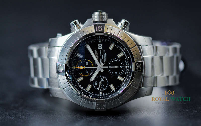 Breitling Avenger Chronograph 45 - A13317/101B1A1 ()