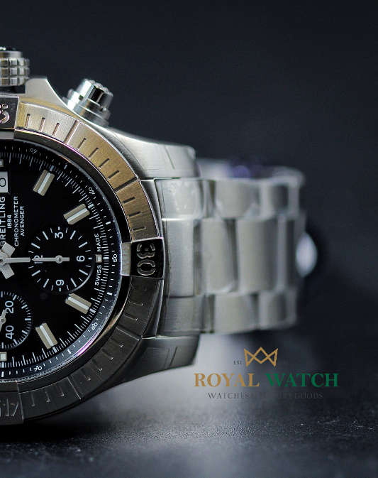 Breitling Avenger Chronograph 45 - A13317/101B1A1 ()