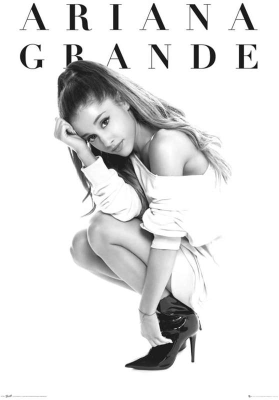 Ariana Grande - Cute Pose Poster