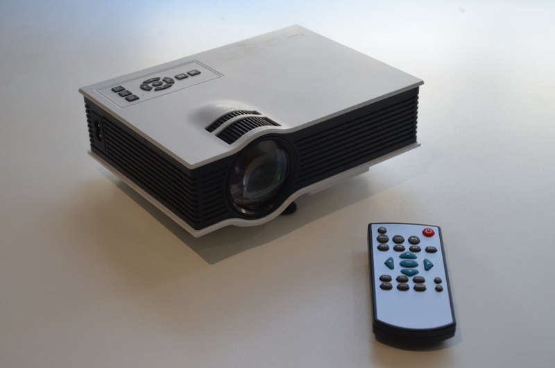 MULTIMEDIA PROJECTOR