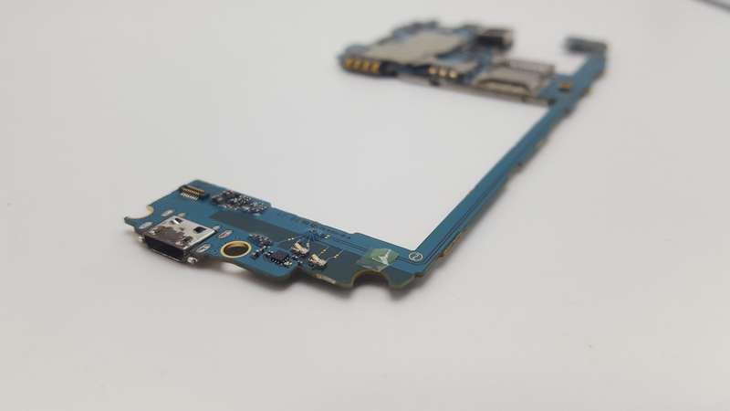 Samsung Galaxy J5 Motherboard + Camera - Great for Parts!