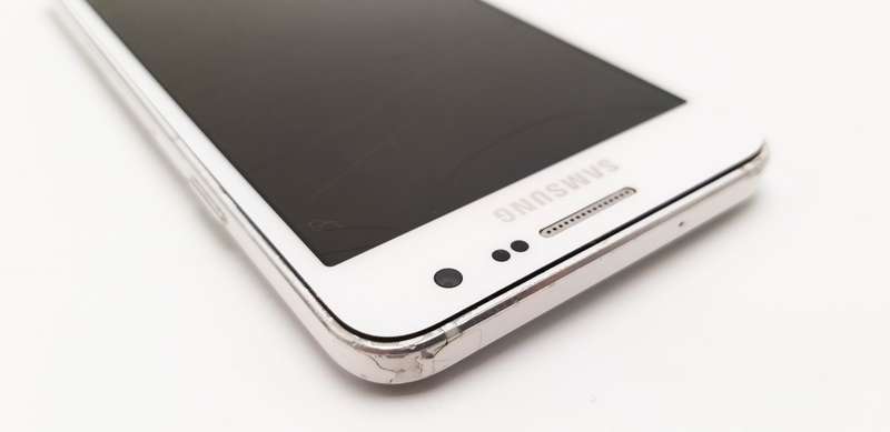 Samsung Galaxy A3 (2015 Edition) White - Dead LCD - Cracked Screen! Price Lowered!