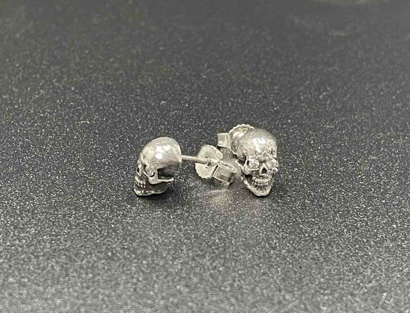 Skull Studs -Silver