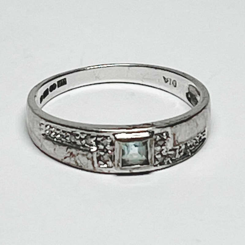 9 Carat White Gold Ring Set With A Precious Stone