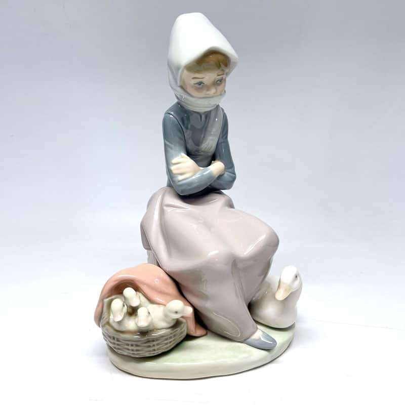 Lladro Girl The Duck Seller
