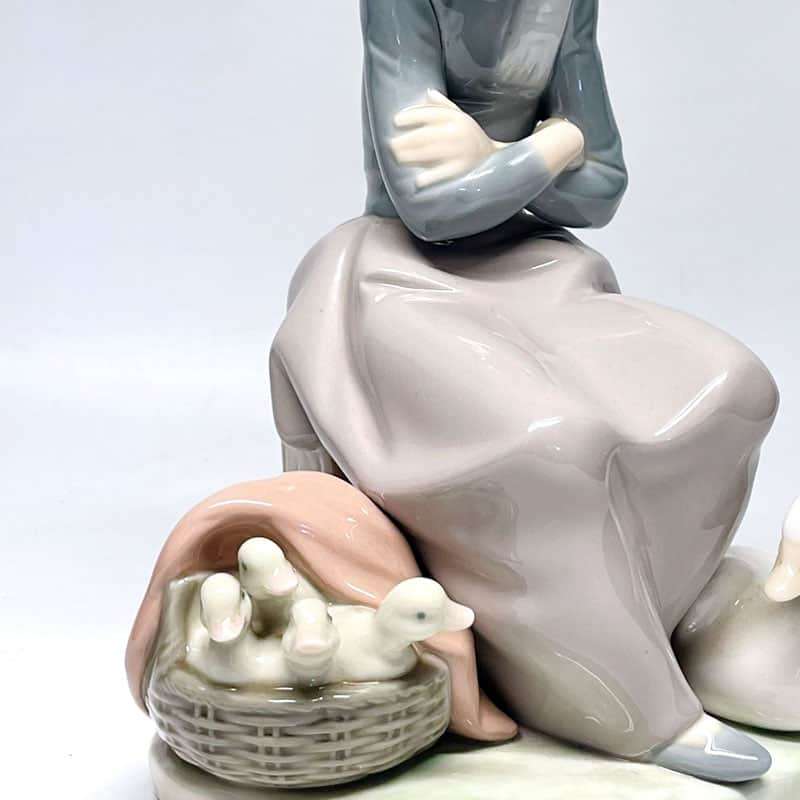 Lladro Girl The Duck Seller