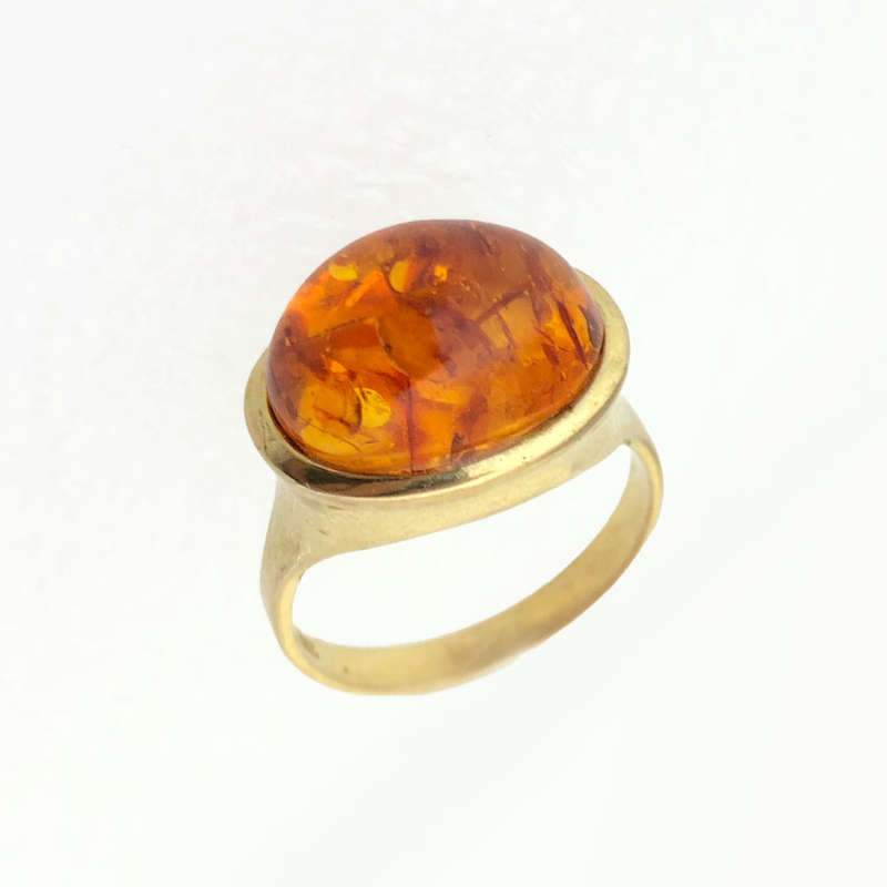 Beautiful Amber Ring Set In 333 Gold