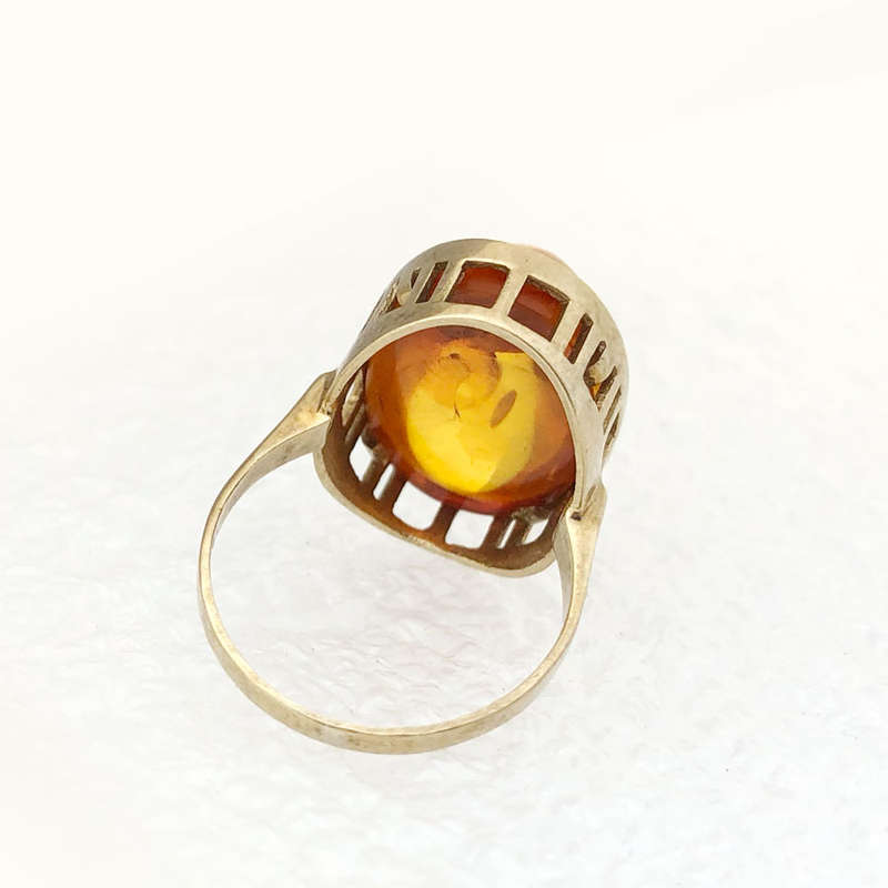 Beautiful Amber Ring Set In 333 Gold