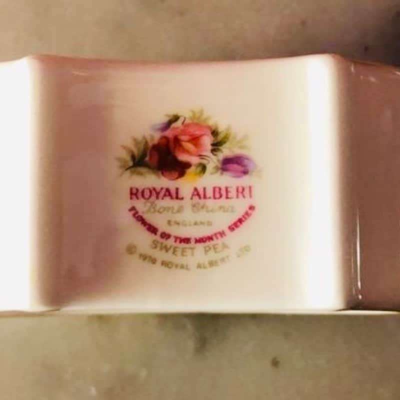 Royal Albert April  Flower Of The Month Serviette Ring