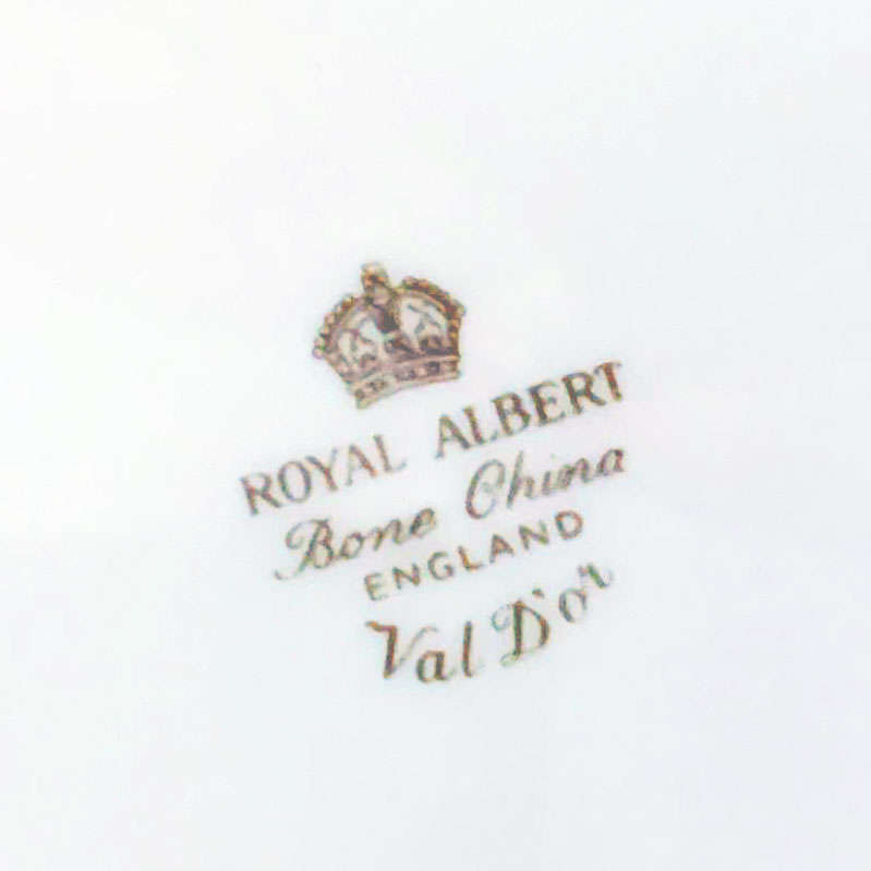 Royal Albert Gravy Boat and Stand Val D'Or