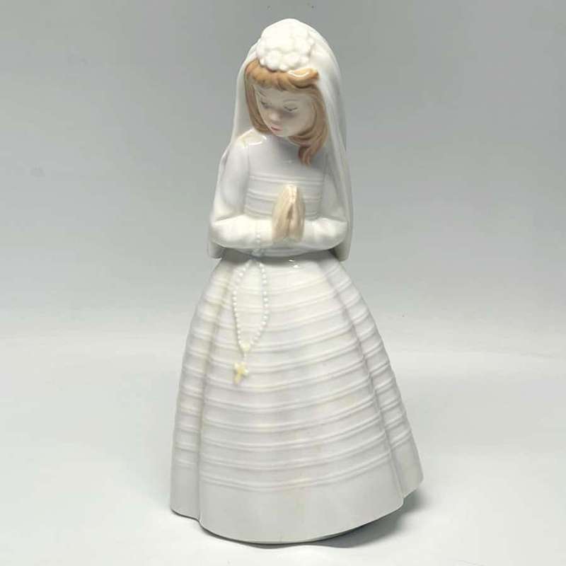 Nao By Lladro Girl Praying First Communion 0236