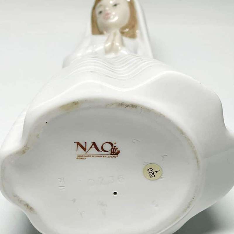 Nao By Lladro Girl Praying First Communion 0236