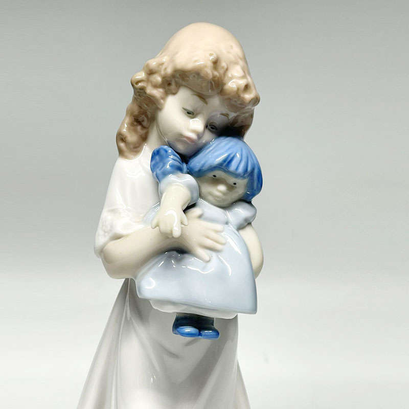 Nao By Lladro Girl We Are Sleepy 1107