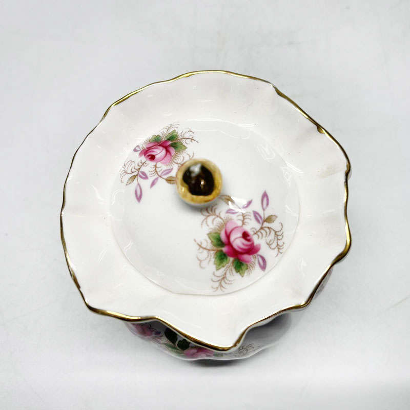 Royal Albert Lavender Rose Bowl With Cover