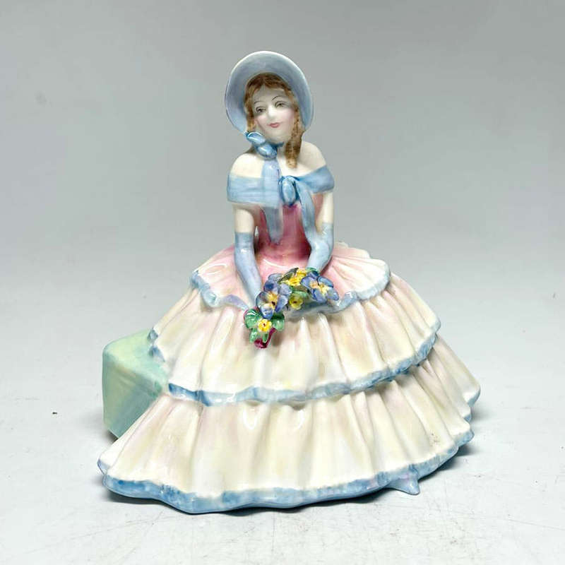 Royal Doulton Figurine Daydreams HN1731