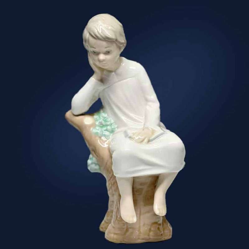 Lladro Daisa Boy Pondering With Book Figurine