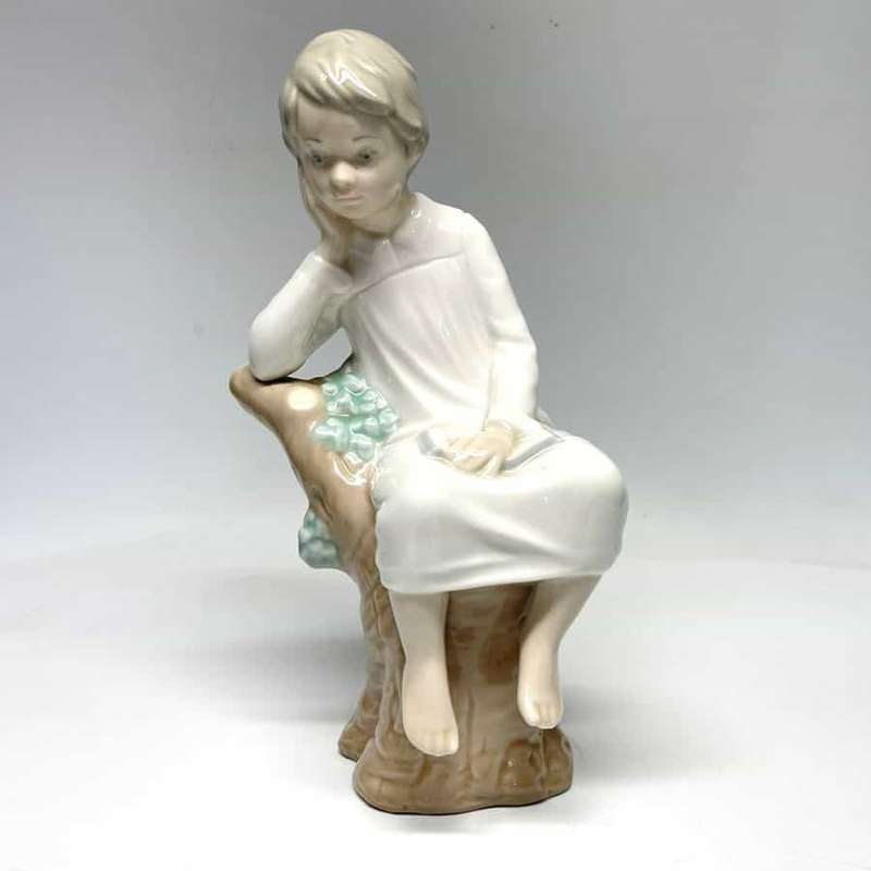 Lladro Daisa Boy Pondering With Book Figurine