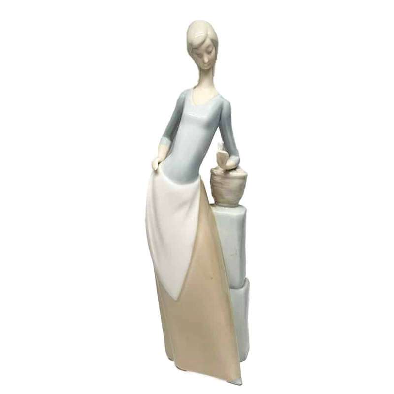 Nao Lladro Daisa Girl With Butterfly