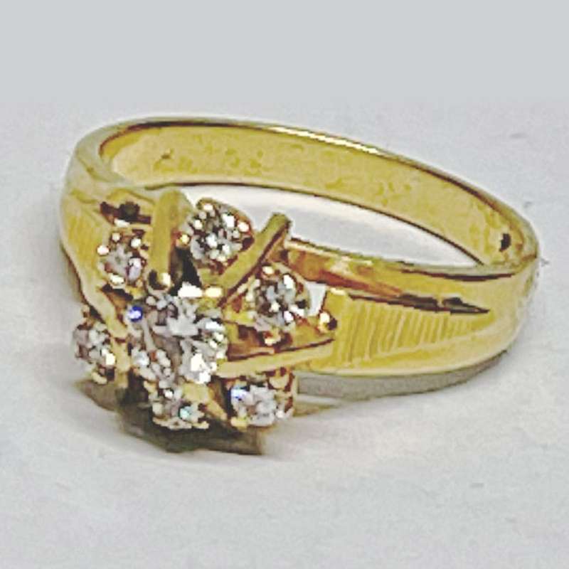 18ct Gold 7  Diamond Ring