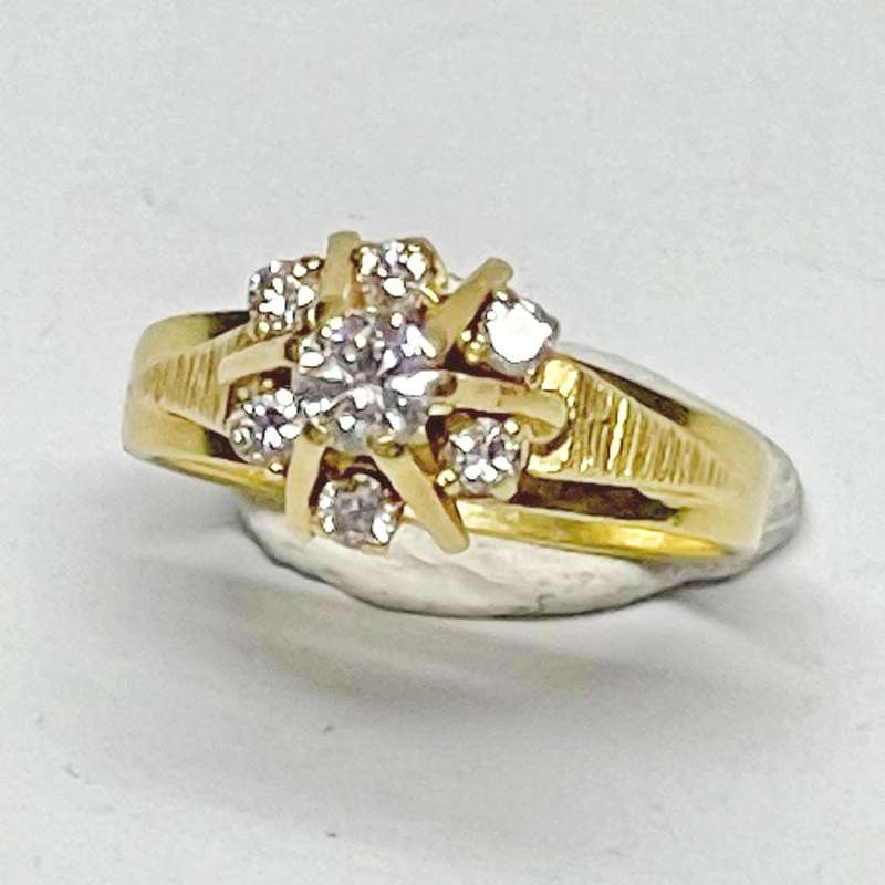 18ct Gold 7  Diamond Ring
