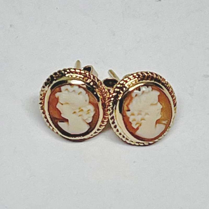 Pair 9ct Gold Conch Shell Cameo Earrings
