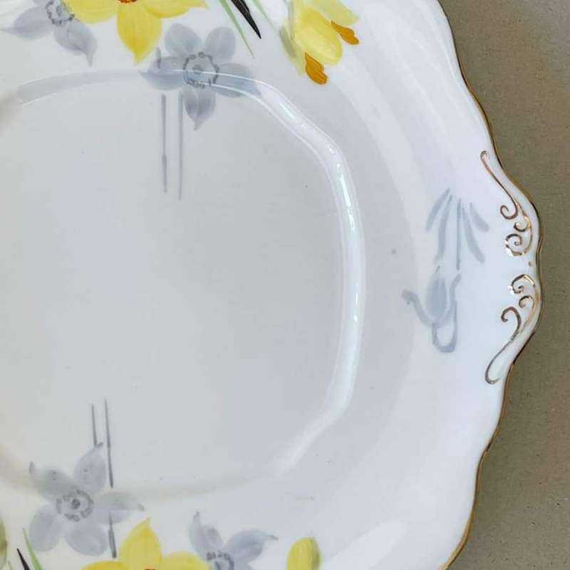 Royal Albert Crown China Hand Painted Daffodil Tea Cake Plate C1925
