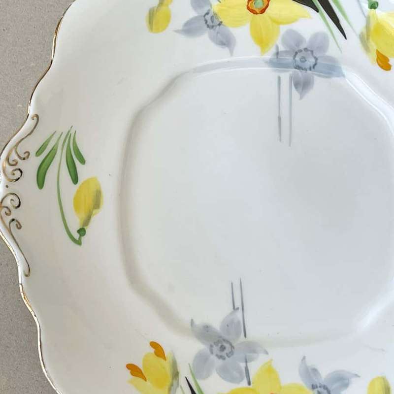 Royal Albert Crown China Hand Painted Daffodil Tea Cake Plate C1925