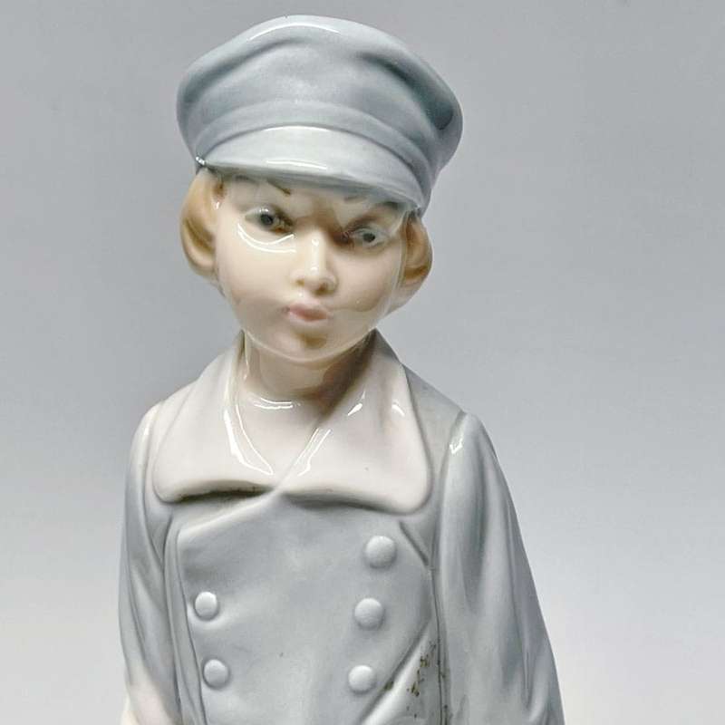 Lladro Figurine Boy With Pails 1972
