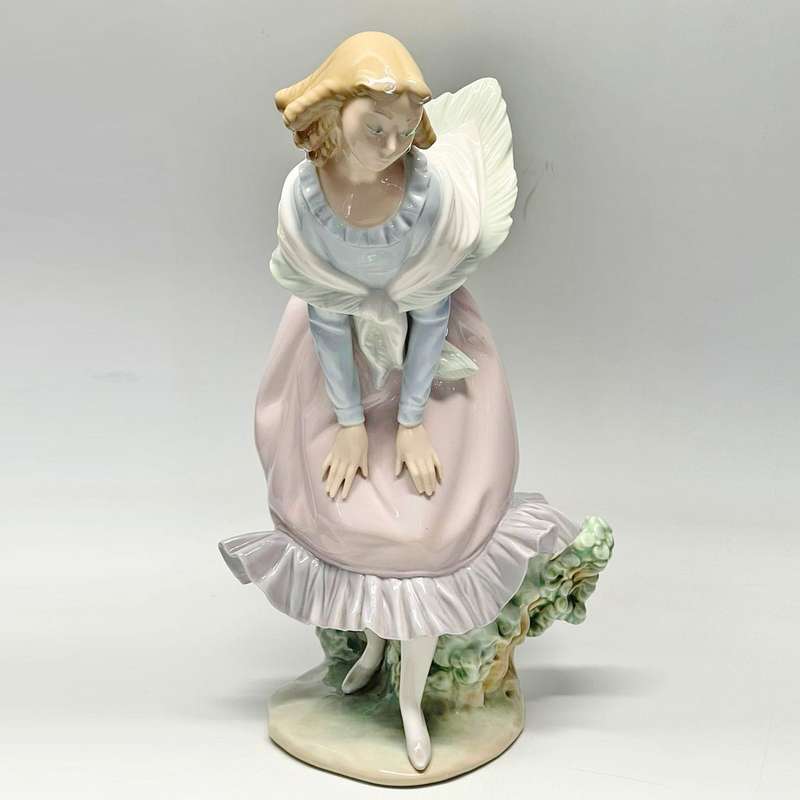 Lladro Girl In The Wind Looking Down